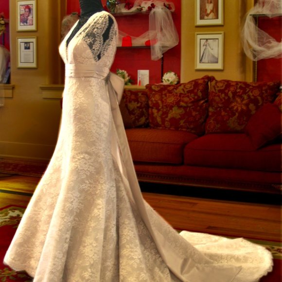 Meet your Posher, Lora at Van Lear Custom Couture - Picture 4 of 7